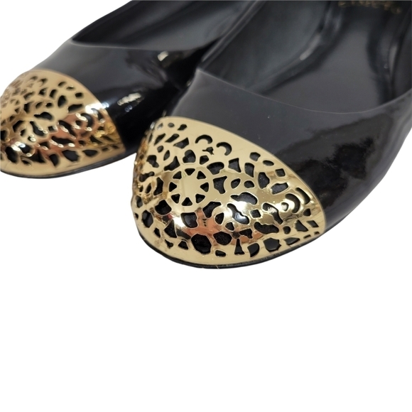 Vince Camuto "Oneda" Black Leather Gold Foiled Ballet Flats 7.5B - Picture 2 of 8
